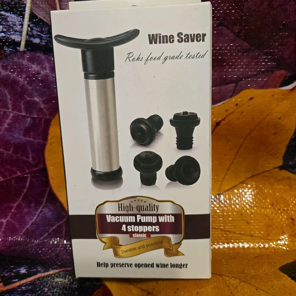 Wine Saver High-Quality Vacuum Pump with 4 Stoppers Classic Design for Preserving Opened Wine Longer