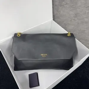 Pre-owned PRADA Calfskin Crossbody Bags Doux Large Black CPU0329