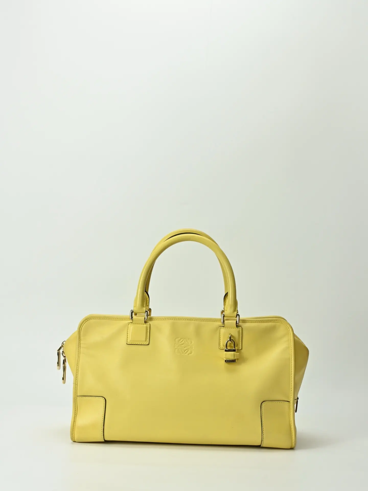 Pre-owned Loewe Vintage Light Yellow Leather Amazona 35 Handle Bag