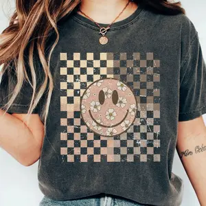 Comfort Colors Smiling Flower Shirt, Checkered Retro Shirt, Vintage Checkered T-Shirt, Smiling Flower Tee, Boho Style, Oversized Sleep Shirt for Women, Floral Happy Face, Women Top Casual Womenswear Comfortable Breathable Love