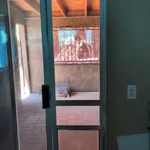 【SummerFinds】VEVOR Dog Door for Sliding Glass Door,  75 7/8"-80 11/16" Adjustable Height Doggy Door for Sliding Doors, Aluminum Frame Tempered Glass Pet Door with Hinge Structure Flap and Lock for Large-Sized Dogs