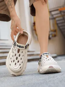 1 Pair of Men's Trendy Clog Sandals: Personalized Color Block Design, Anti-slip & Wear-resistant, Platform Elevated, Ideal for Men and Women's Daily Commute & Stylish Outfits