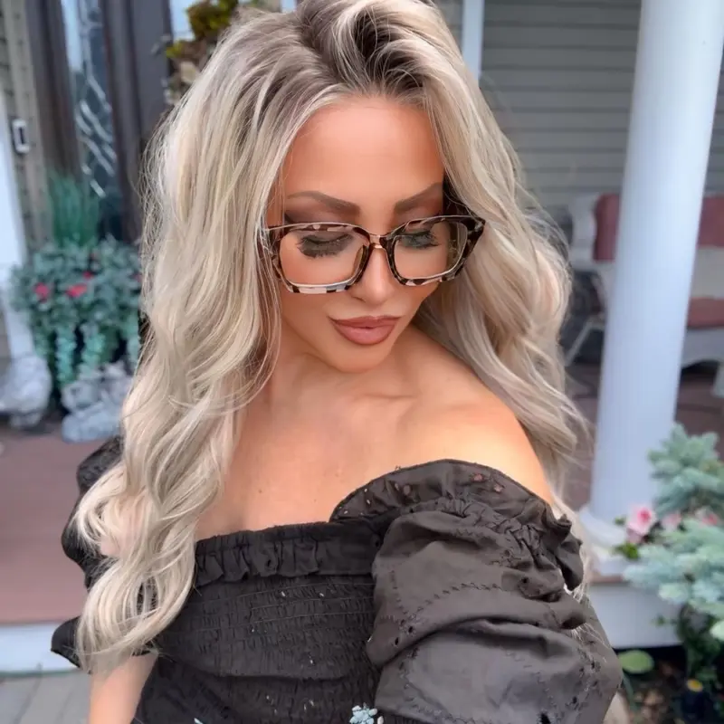 AISOM Shara Ash Beige Blonde Loose Water Wave 13x4 Free Part Lace Front Wig 18 Inches with Scandinavian Hairline Low Density 120% Heat Friendly Synthetic Hair Wigs Daily Use for Women