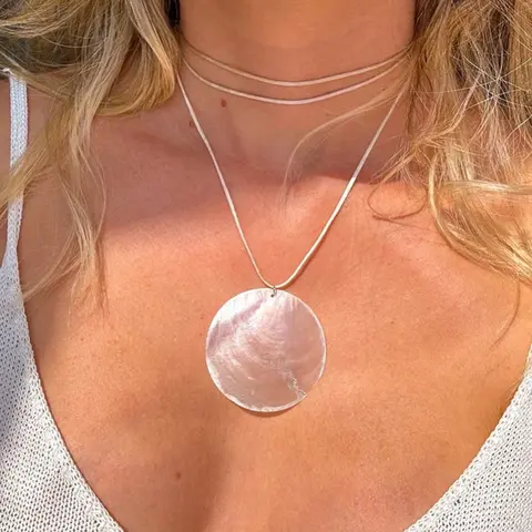 Elegant Layered Round Beach Boho Necklace for Women, Perfect for Beach Vacations, Versatile Jewelry for Any Occasion, Simple Yet Fashionable Design