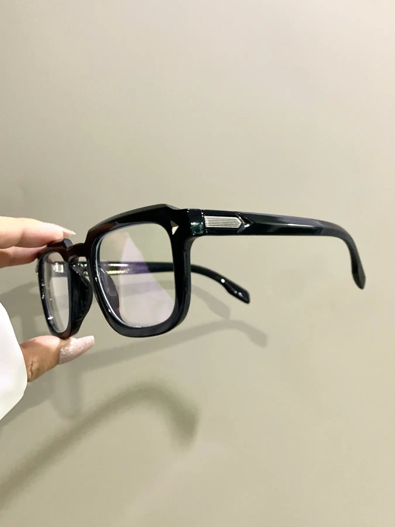 Minimalist Casual Fashion Glasses, Square Small-Frame Eyewear for Men and Women, Metal Hinges with PC Lenses, Stylish Square Frames, Fashion Eyeglasses