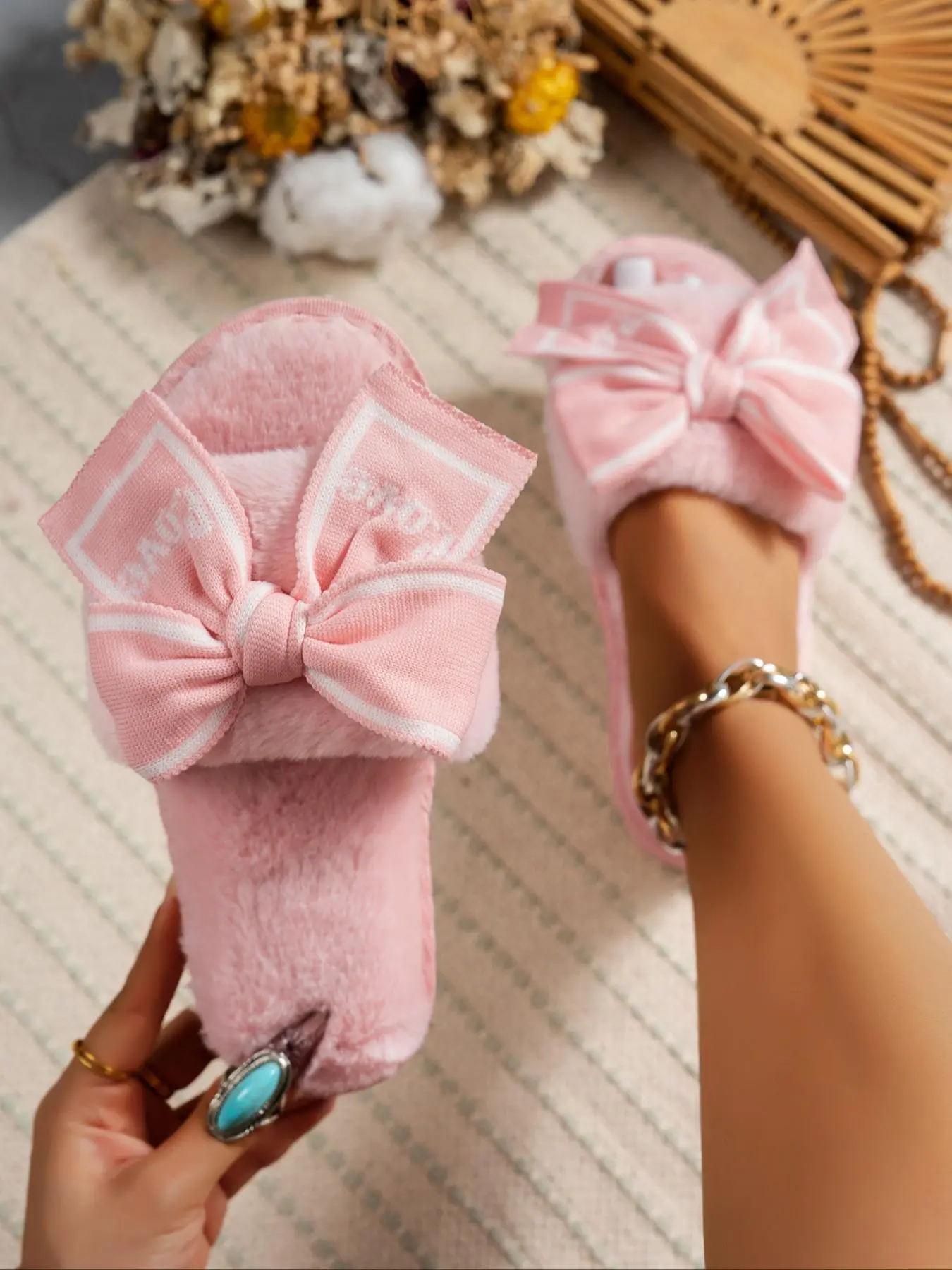 Women's Plush Anti-Slip Indoor Slippers with Bow and Cherry Decorations, All-Season Comfortable Home Shoes, Christmas and Valentine's Day Gift for Girlfriend, Fluffy Home Slippers, Home Footwear