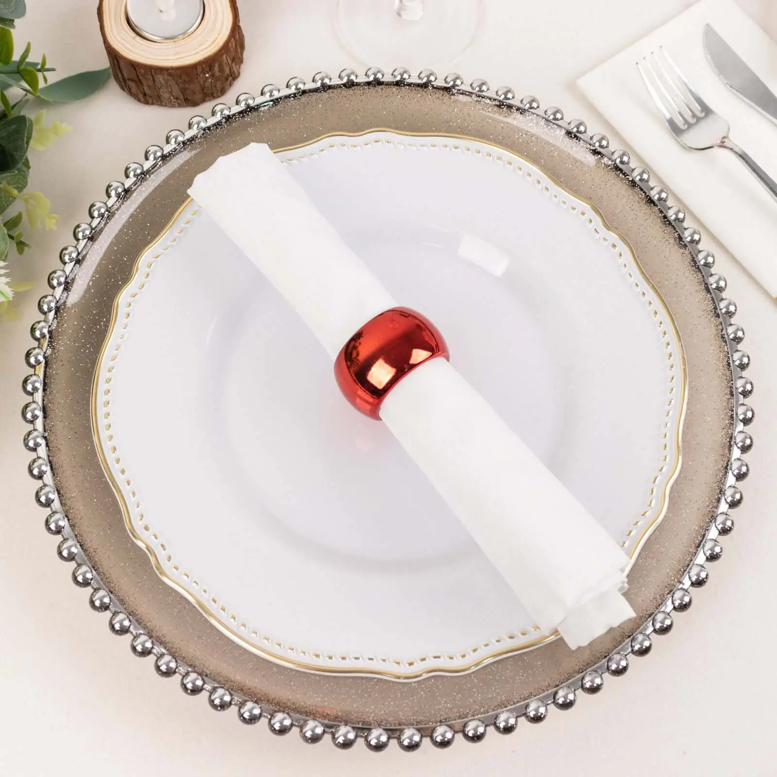 Kitchen Utensils Accessories, 4 Pack Metallic Look Shiny Red Acrylic Napkin Rings for Kitchen Use, Event & Party Events