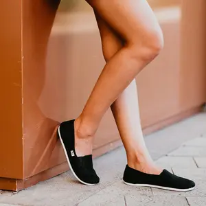 Black foldable sneaker