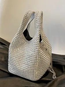 Fashion simple Valentine's Day full diamond handbag, small personality casual Joker one-shoulder handbag, romantic dating exquisite gift light luxury gift bag, personality suitable for shopping and dating.