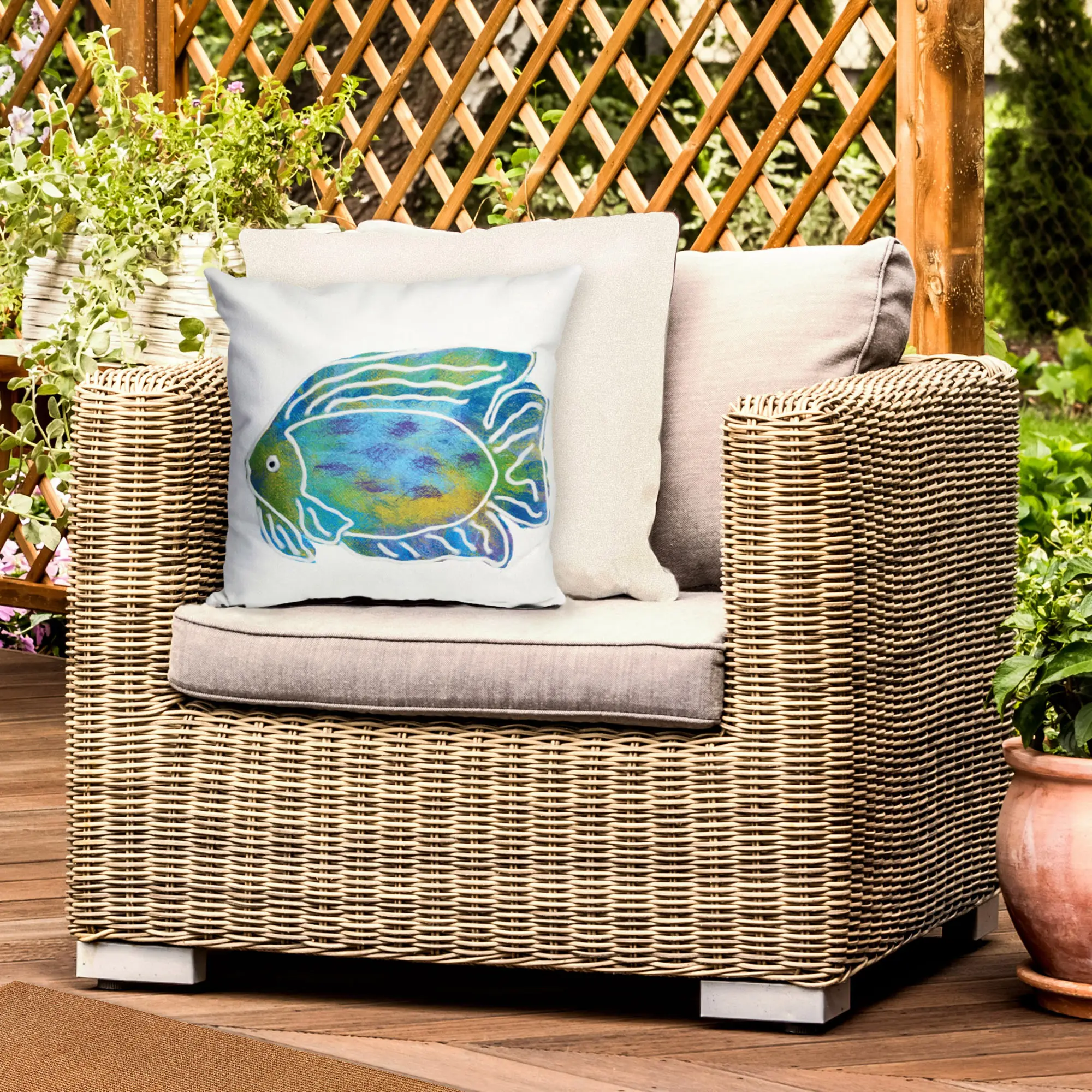 Lush Decor VISIONS III Indoor-Outdoor Handmade Decorative Cushion Cover - Contemporary, Graphic, Coastal Ocean Accent (Batik Fish)