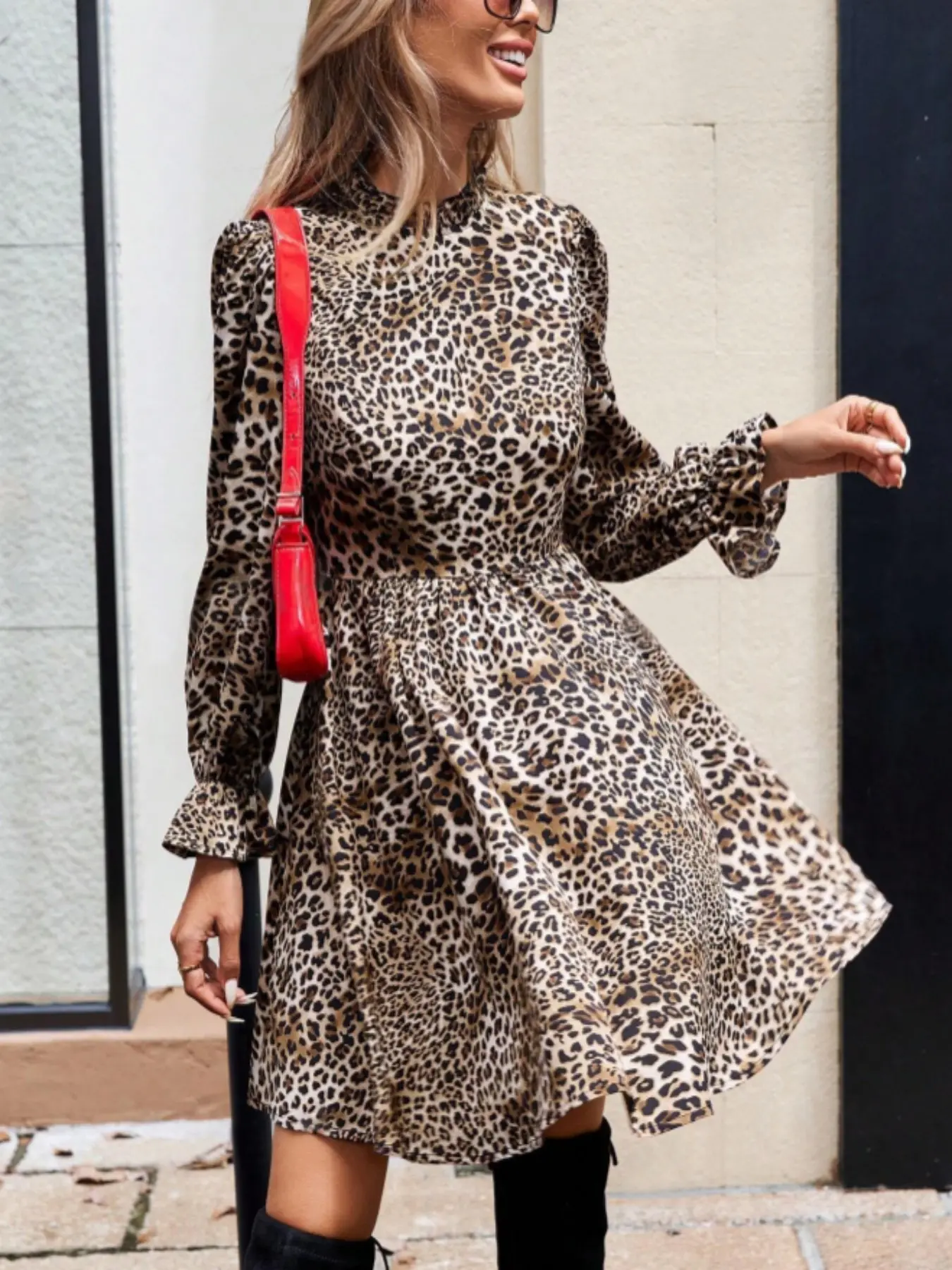 A fashionable and casual yet versatile women's leopard-print, high-waisted, trumpet-sleeved, Long Sleeve A-line dress