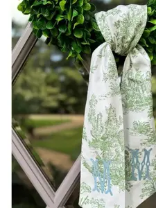 Personalized Wreath Sash in Green Toile Fabric for Mom Grandmother Aunt Sister Teacher Gift Front Door Sash Monogram Door Decor Cotton Embroidered Decoration