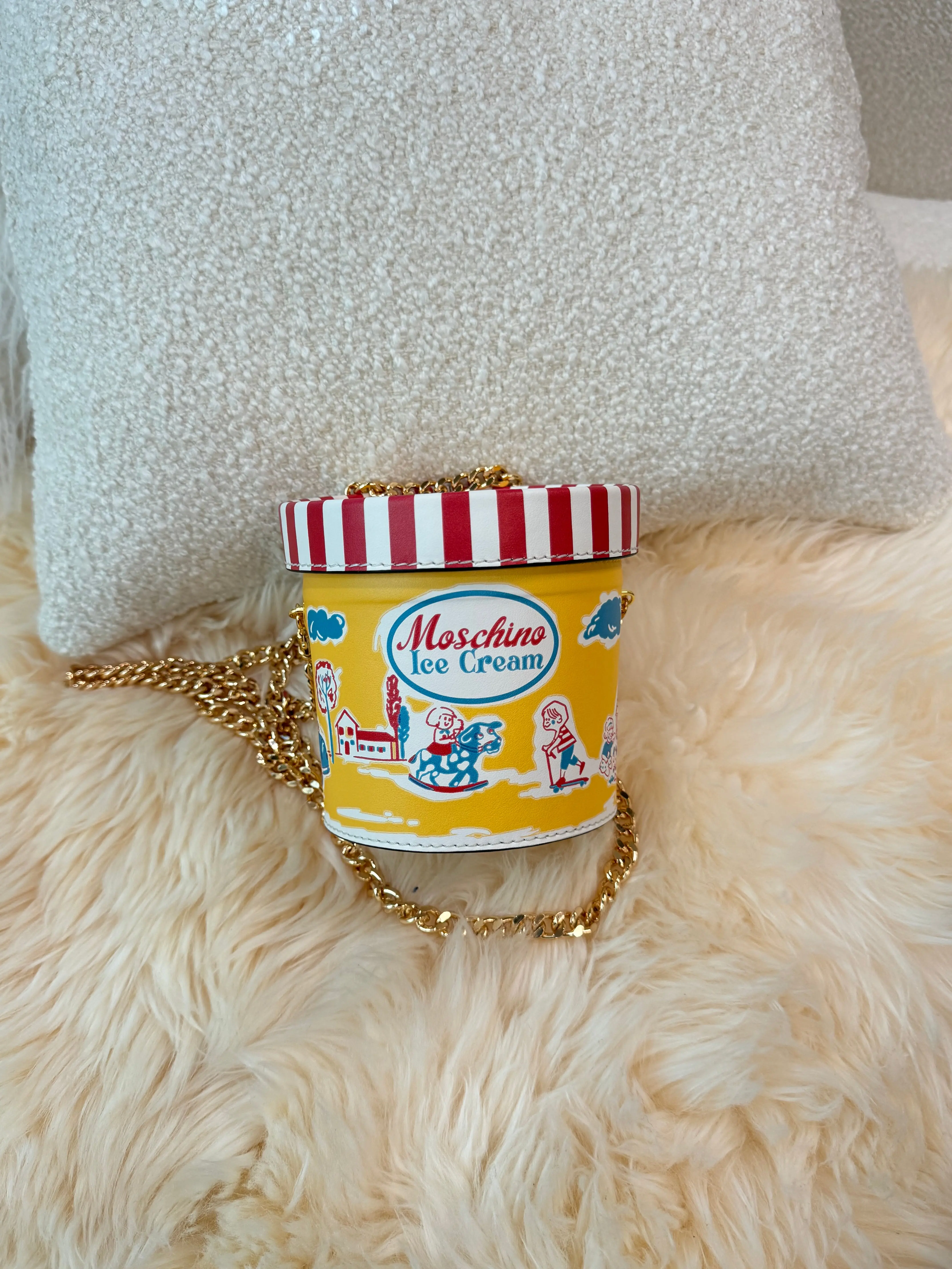 Pre-owned MOSCHINO calfskin Crossbody Bags MOSCHNIO ICE CREAM BAG