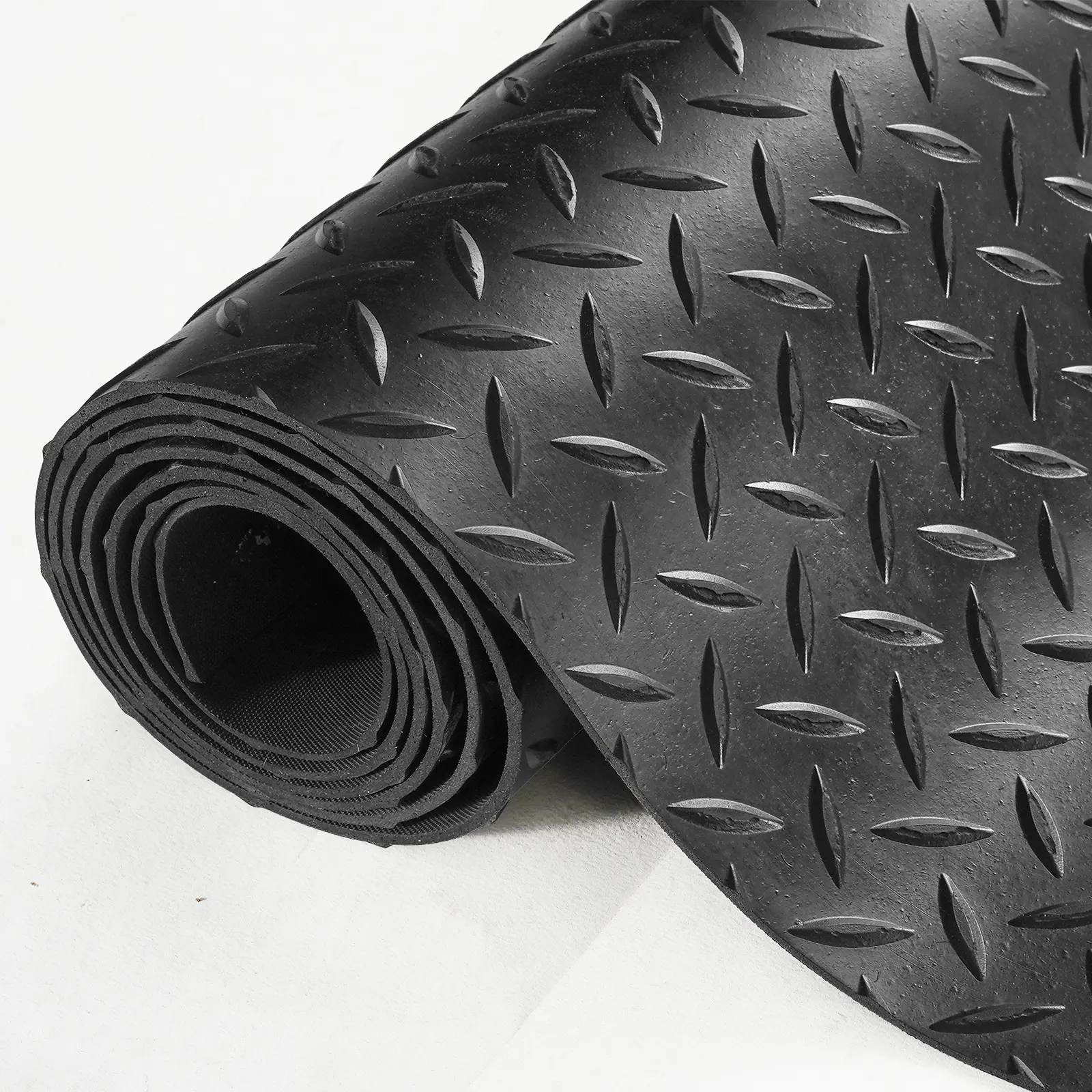 【summerfinds】VEVOR Diamond-Plate Rubber Flooring Roll, 3 mm x 4 ft x 10 ft Garage Floor Mat, SBR Rubber Garage Flooring Roll, Easy to Clean, Diamond Plate Rubber Mat for Under Cars, Garage Industry Gym, Black