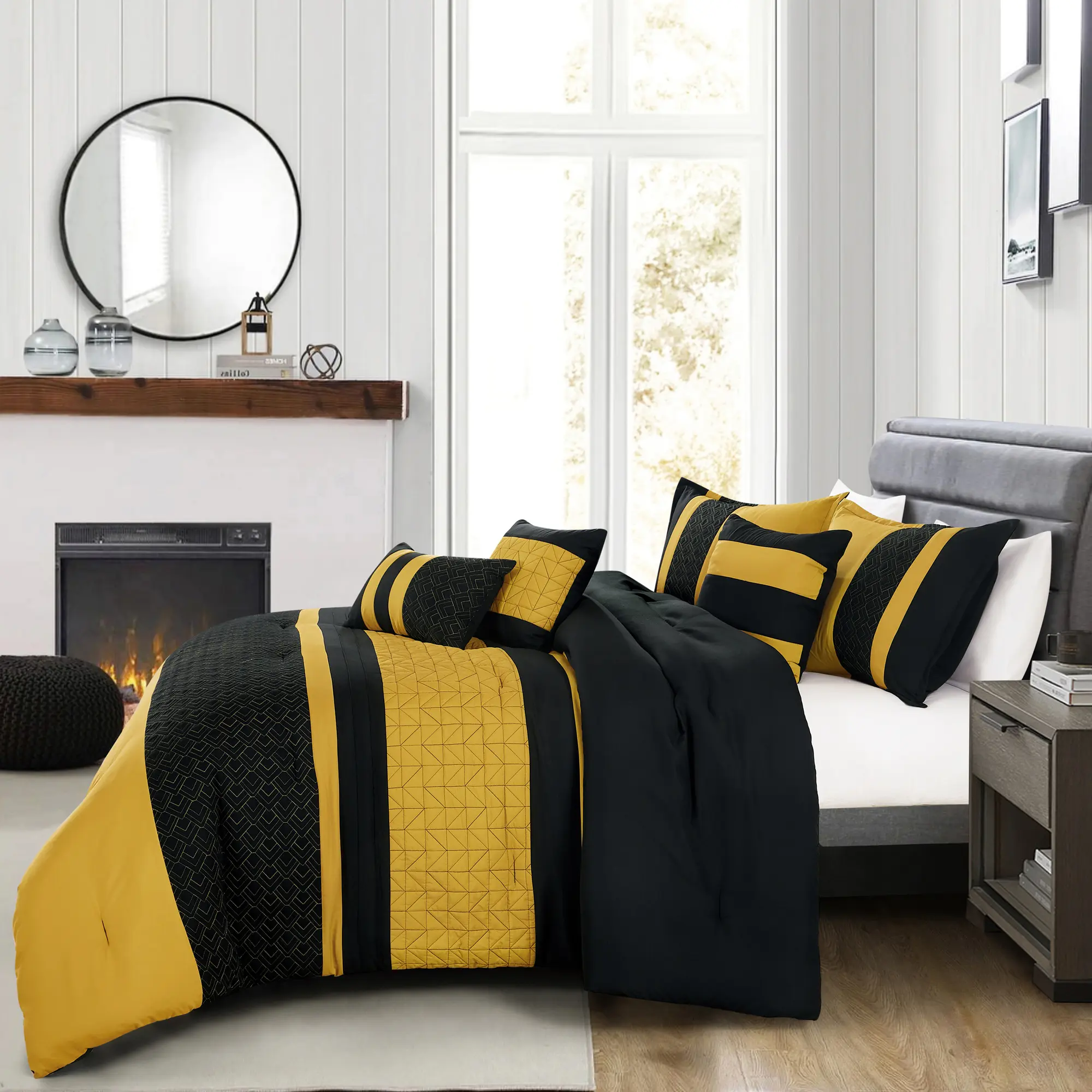 Luxury 6-Piece Black & Gold Comforter Set – Queen / King Size with Decorative Pillows