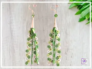 Green Beaded Daisy Flower Earrings, Dangle and Drop, Gifts for Her, Summer Earrings, Dainty Earrings, Daisy Earrings, Flower Earrings, Daisy