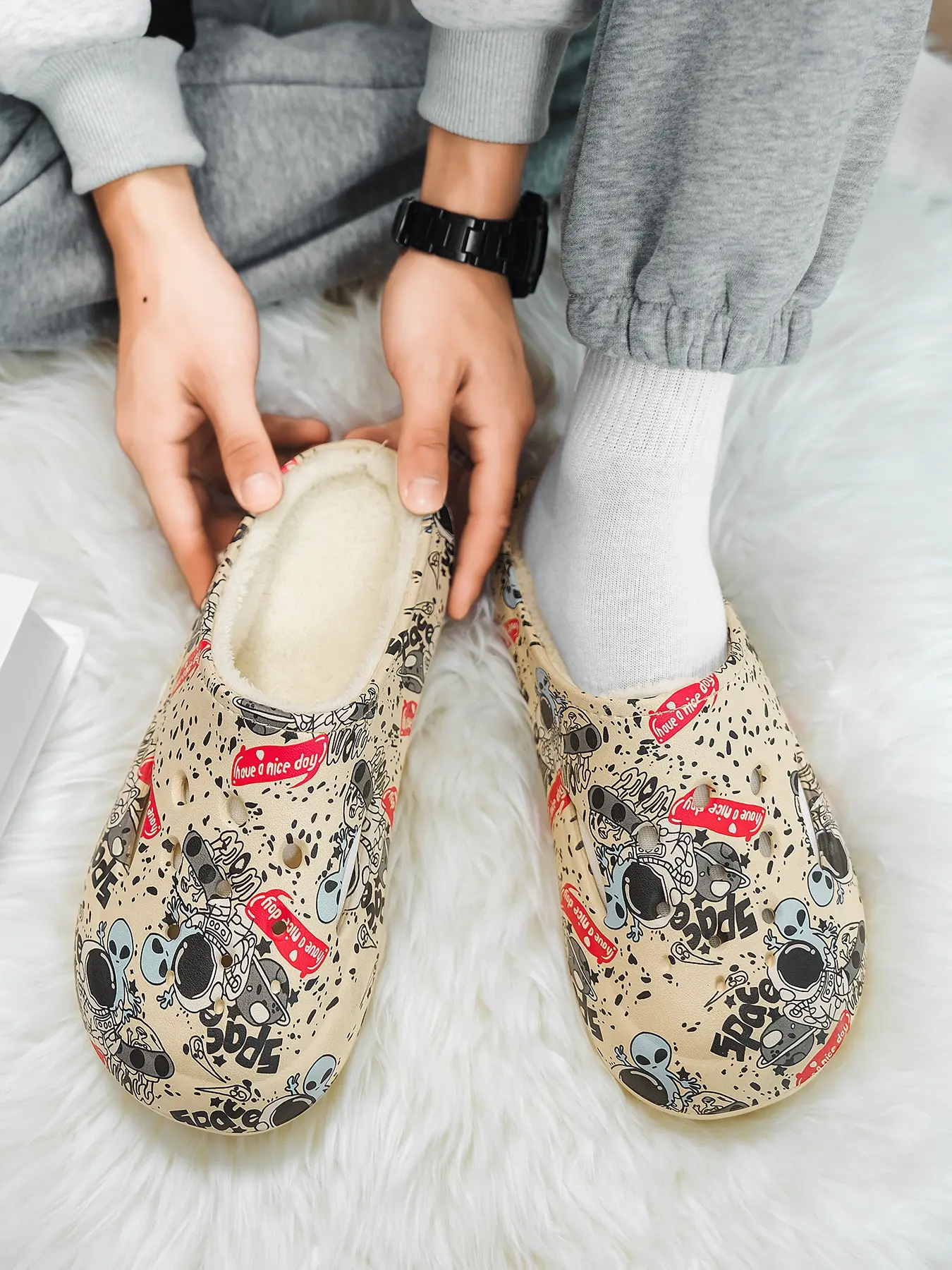 Warm Winter Unisex Slippers with Fuzzy Lining, Astronaut Alien Pattern, Comfortable Home Shoes, Durable Outdoor Footwear, Casual Shoes Clogs