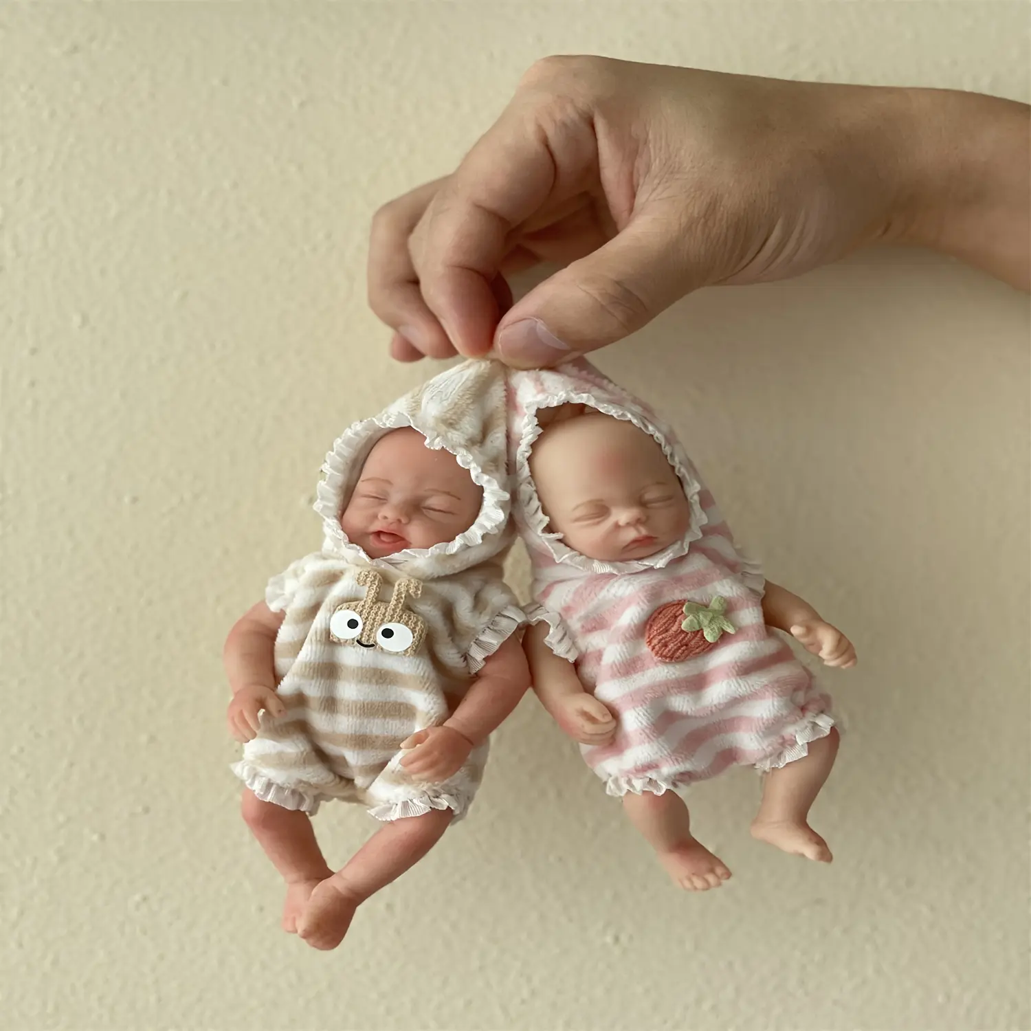 6 Inch Cute Full Body Solid Silicone Reborn Girl Doll - 3D Painted Skin, Handmade, Waterproof, Flexible, Lifelike Newborn Reborn Baby Doll for Kids (Toys & Hobbies DIY Specialty Supply), Lifelike Newborn Doll