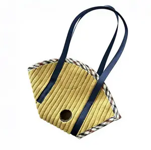 Bird-walking gadget! Parrot travel bag for small birds and quails. Hand-held bag for protecting doves when going out. Soft and skin-friendly.