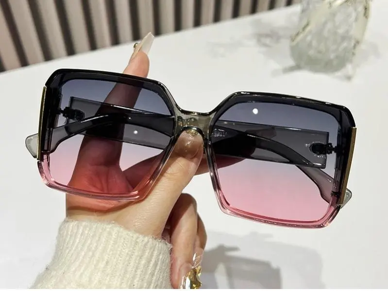 90s-era Retro Square Sunglasses for Women and Men, Lightweight Trendy Shades with UV400 Protection for Driving and Beach Wear, 90S-Era Women's Sunglasses, Anti-Glare Women's Sunglasses