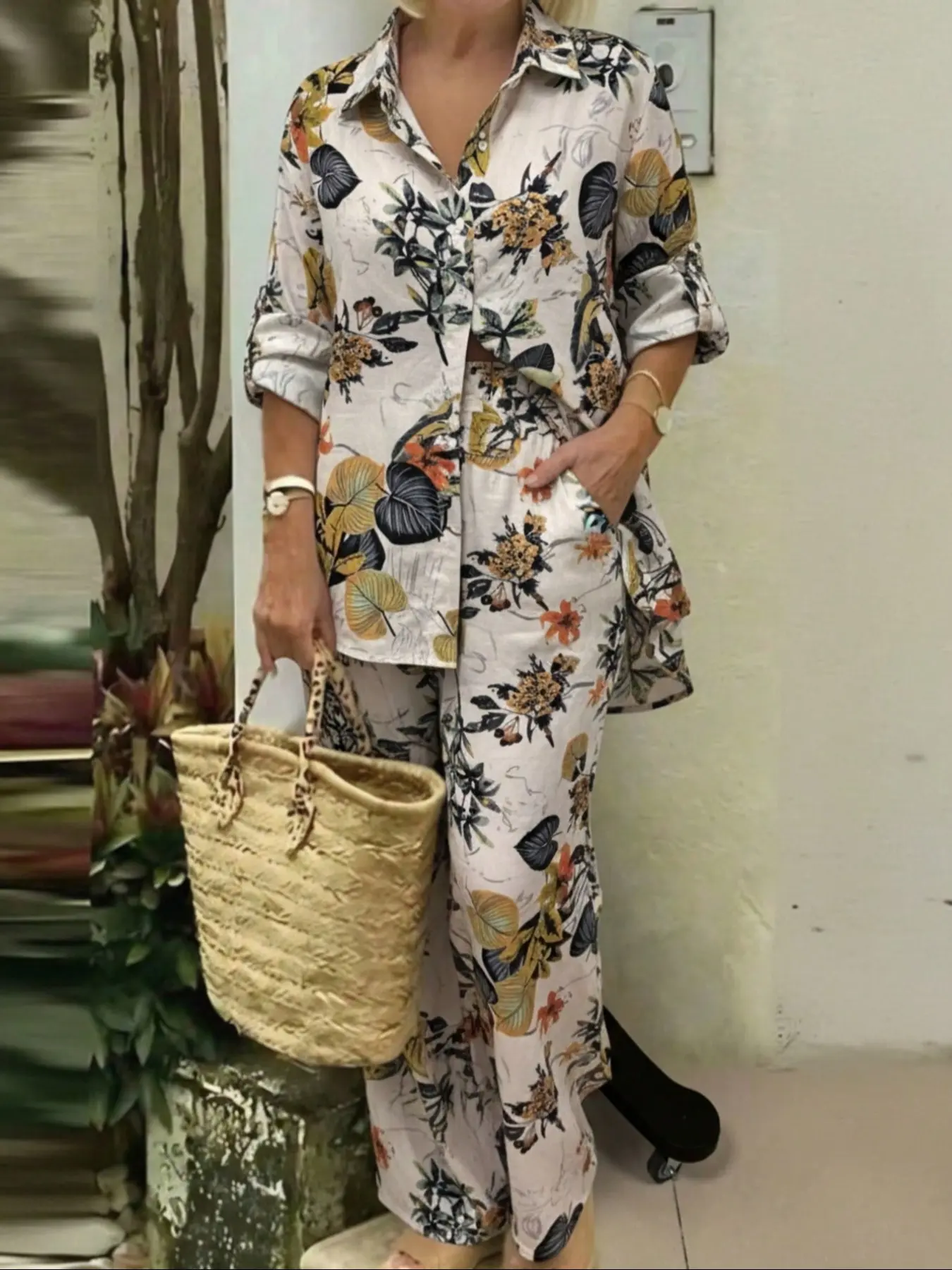 Holiday Fashion Casual Outfit Set Fitted Womenswear Leaf Button-Down Shirt and Long Pants Set, Comfortable for Everyday Wear, Stylish and Versatile Clothing