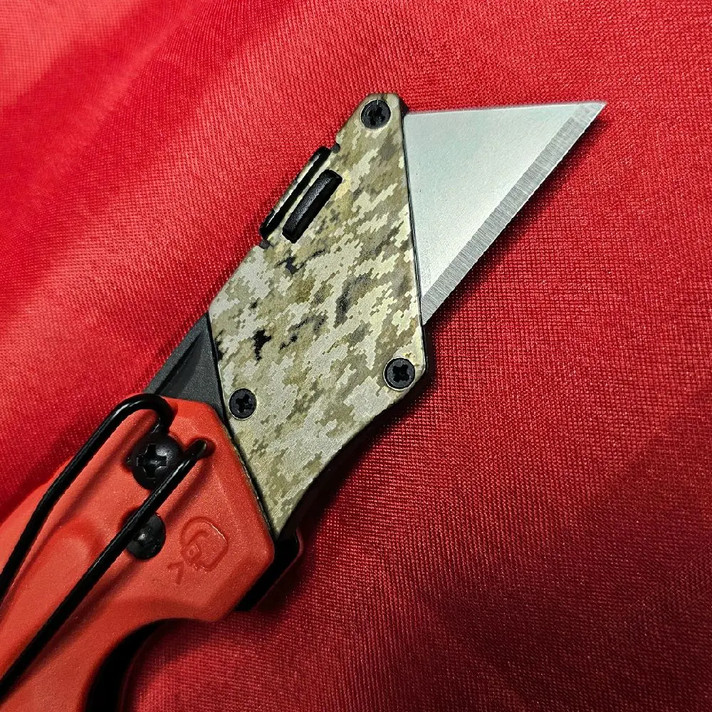 Milwaukee 1500 Compact Hand Knife, Featuring Custom Laser-Engraved  digital camo design