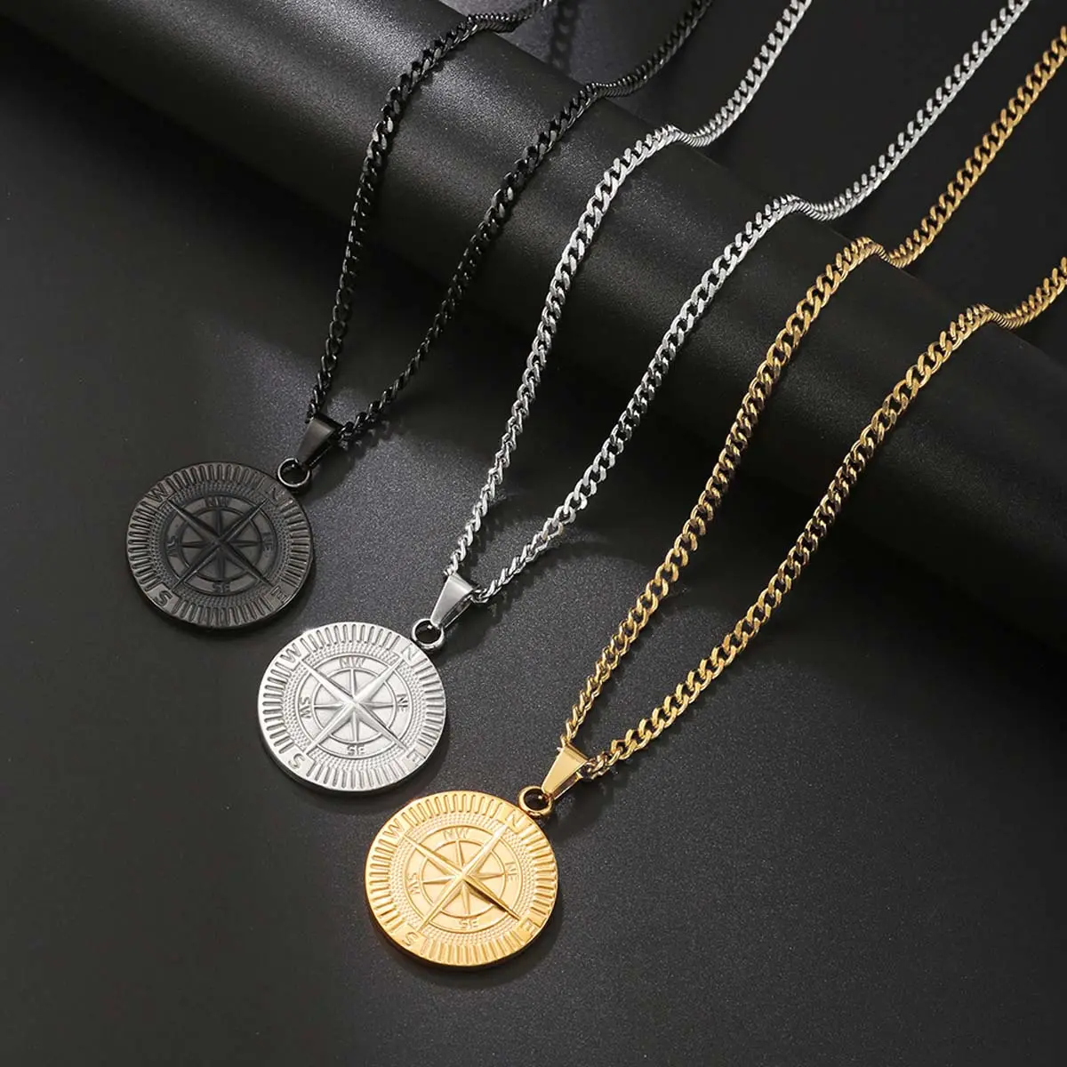 Creative trend niche coin shape compass necklace fashionable simple punk retro hip hop men's jewelry