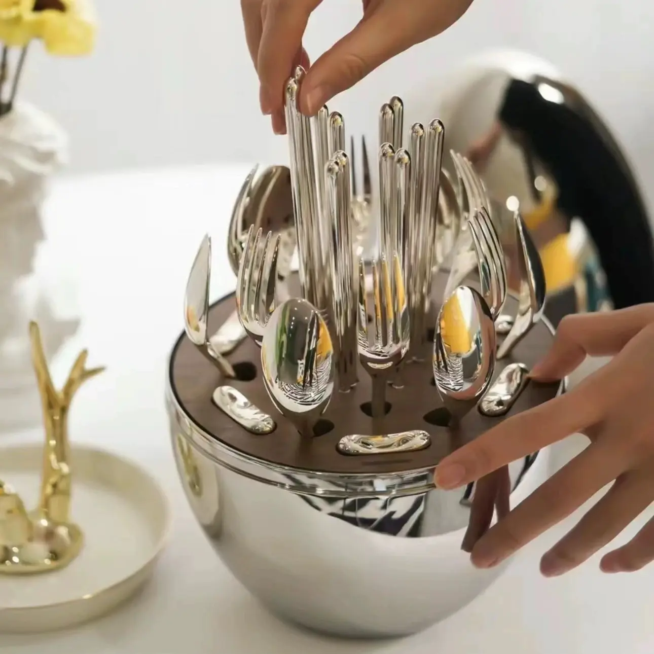 Magnetic Egg 24-Piece Luxury Stainless Steel Cutlery Set Tableware, Kitchen Utensils with Color Box, Perfect for Home Dinners, Parties and Gifts