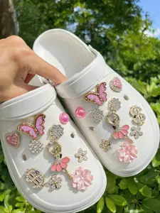 20 Girl Butterfly Sequins Shoe Decoration Kit, Shoe Embellishment Set, Shoe Charms, Fits Hollow Sandals, Flip Flops, Beach Shoes, Slippers, All Seasons, Holiday Gift
