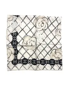 Pre-owned Chanel Silk CC Logo Camellia Scarf White CCS04