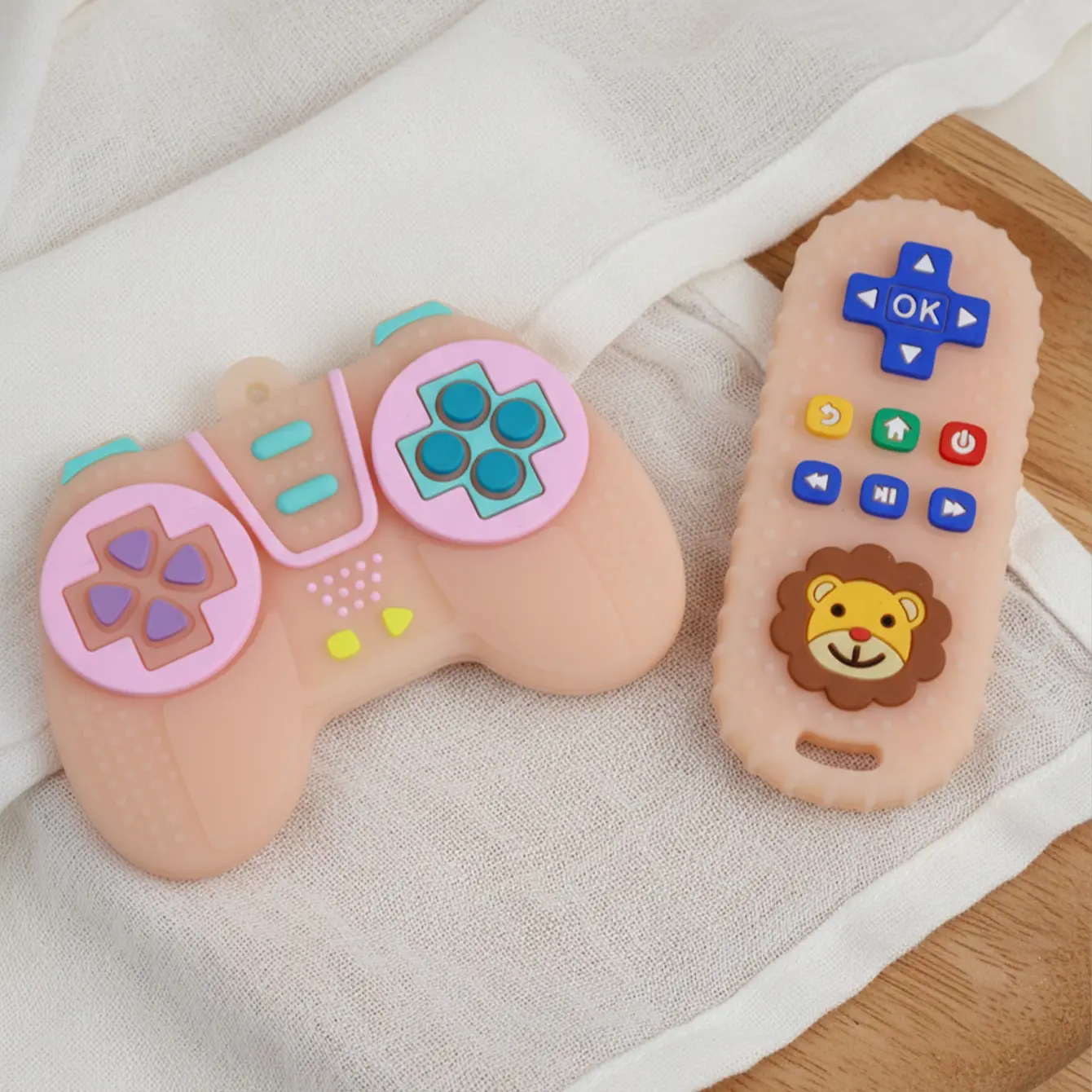 2-Piece Silicone Teething Toys Set, Teething Relief Set, Teethers, Soft Lion Remote Control & Game Handle Design, Ideal for Babies Newborn, 3-6 Months & 6-12 Months