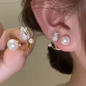 A pair of elegant faux earrings, cute daisy flower studs, Korean-style fashion women's earrings, suitable for daily wear, travel, and party celebrations - a perfect gift for a girlfriend or Mother's Day