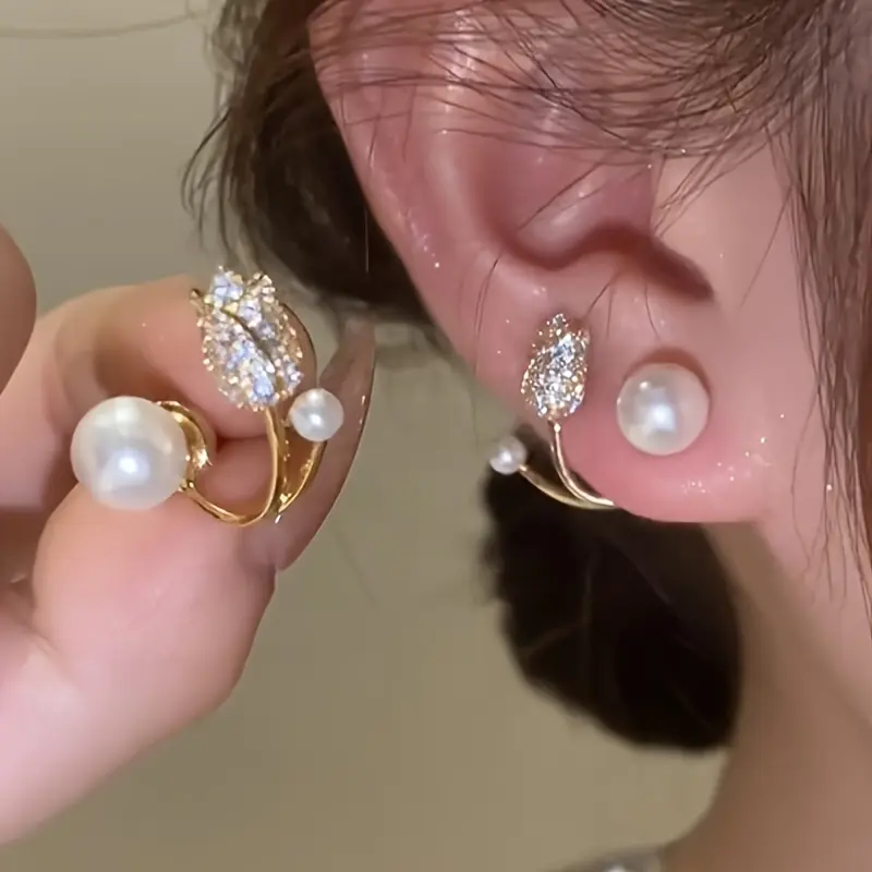 A pair of elegant faux earrings, cute daisy flower studs, Korean-style fashion women's earrings, suitable for daily wear, travel, and party celebrations - a perfect gift for a girlfriend or Mother's Day