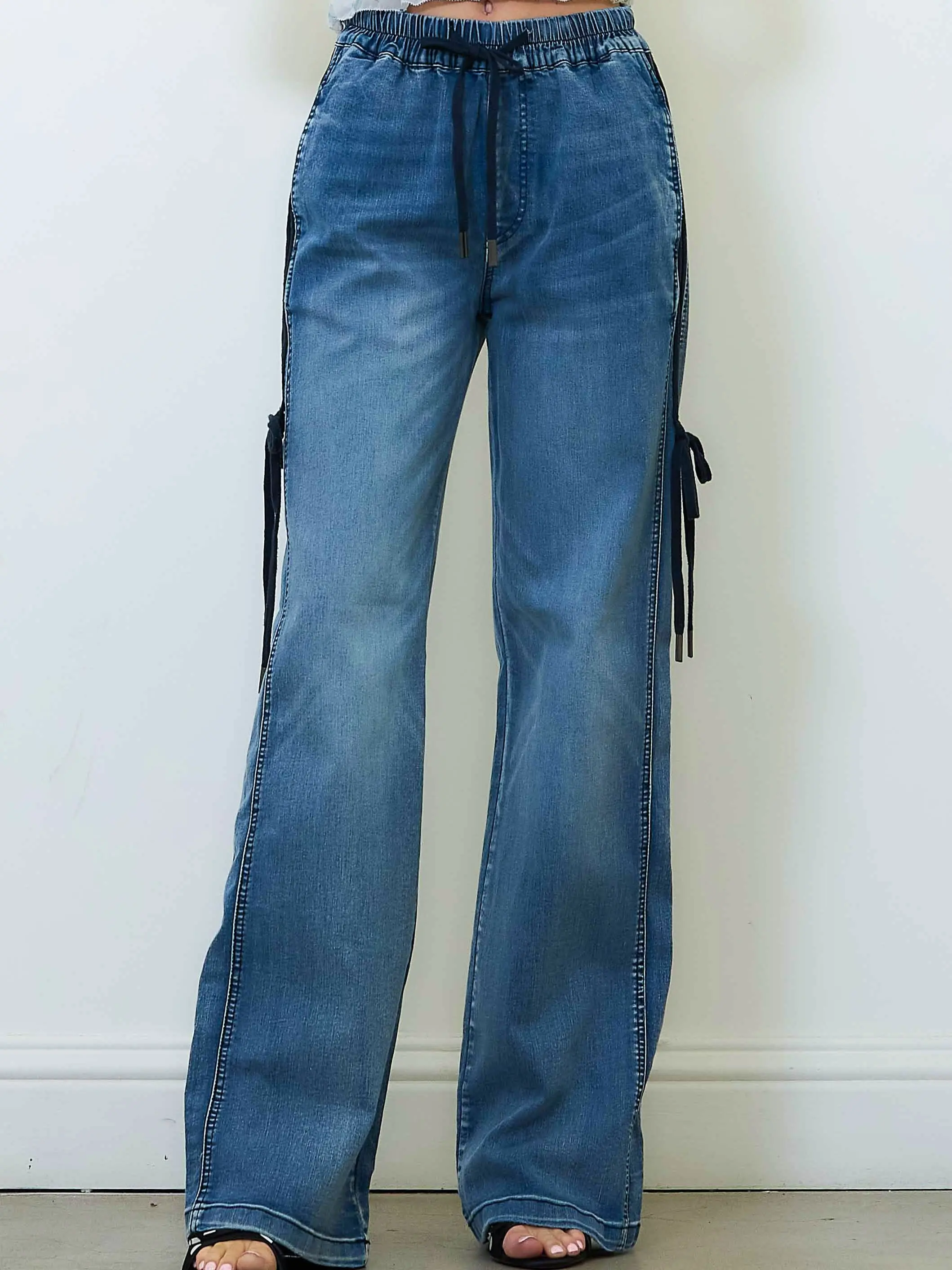 [XPT509] Straight Jeans With Ribbon Detail