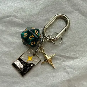 Tarot Card Dice Pentagram Keychain, Playing Cards Halloween Vintage Phone Lanyard, Couple Bag Pendant, Retro Mysterious Witchy Decor Accessories for Halloween & Daily Gift, Stylish Keychain