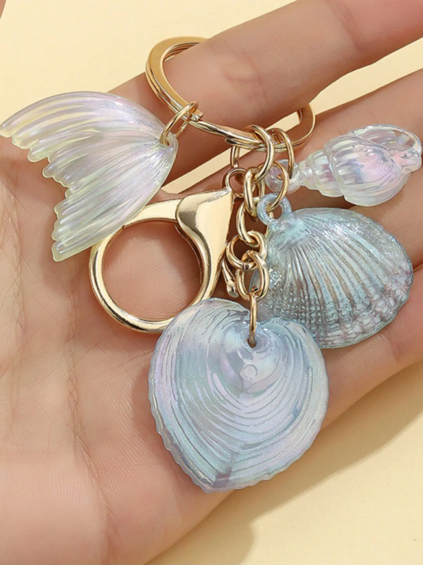 Creative Beach Vacation Keychain, Colorful Shell Conch Fish Tail Pendant, Bag Charm, Keychain for Bags, Girls' Gift, Unique Personality Accessory