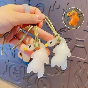 1 Pcs Funny Color Changing Roast Duck Pendant Creative Car Rearview Mirror Hanging Ornament UV Light Sensitive Duck Keychain Unique Car Interior Decoration Gift For Boyfriend Friend Desktop Toy