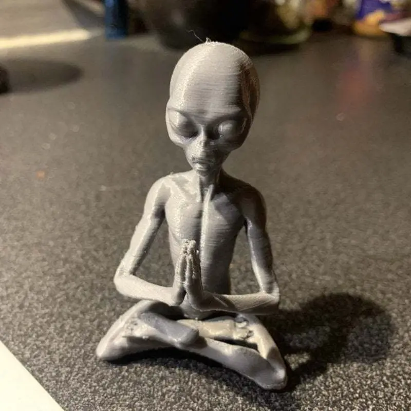 1pc, Meditating Alien Sculpture - Resin Figurine Statue for Gardenand Home Decor - Perfect for Patio, Lawn, Home Decor Sculptures