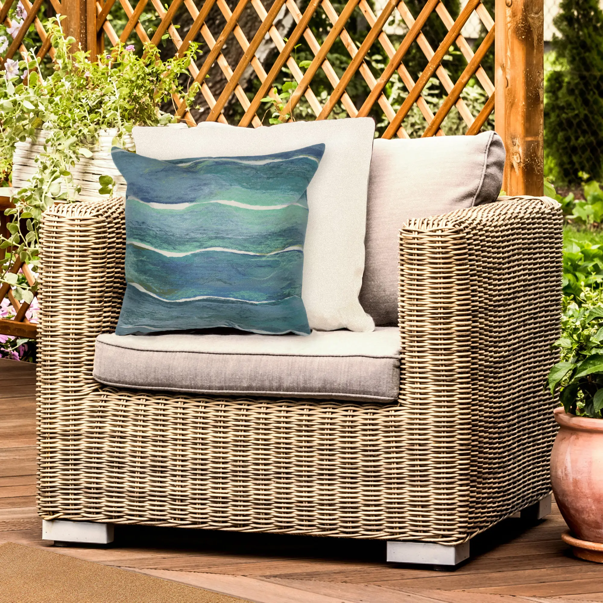 Lush Decor VISIONS IV Indoor/Outdoor Handmade Pillow - Contemporary Ombre Casual Colorful  (Swell), Outdoor Cushions For Chairs, Home Decorative Cushion