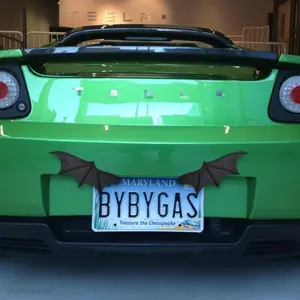 1 Set Halloween Bat Wing Decorations - Black Gothic Car & Party Hanging Ornaments, Artificial Wood License Plate Decor for Vehicles, Home, Haunted House - Easy Mount No Wiring Needed, Vampire-Themed Halloween Party Decorations(FS)