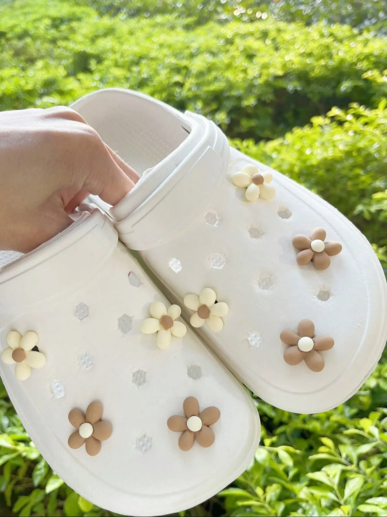 8 Piece Floral Shoe Decorations, Decorative Shoe Accessories, and Flower Accessories, Suitable for Hollow Sandals, Garden Shoes, DIY Holiday Gifts, Croc Charms, Shoe Embellishment Set