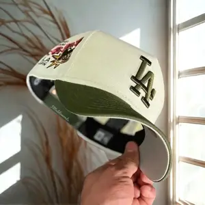 New Era 9FORTY Los Angeles Dodgers Adjustable Cap – Cream Crown with Dark Green Brim, Embroidered LA Logo Streetwear Hat, Limited Edition 2026 Urban Streetwear Gorra premium, moda urbana para hombres y mujeres, ideal para destacar tu estilo en TikTok.