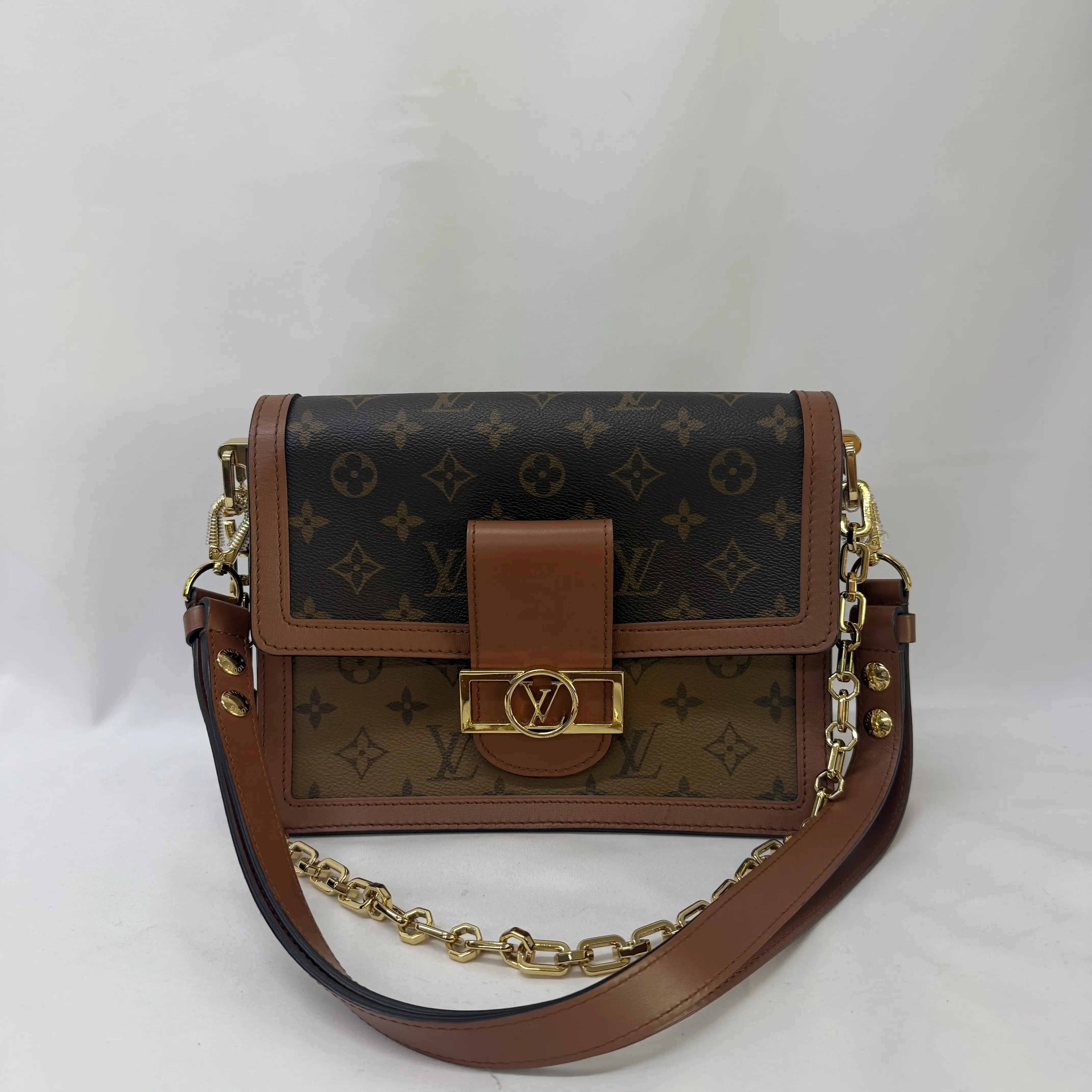 Pre-owned Louis Vuitton Dauphine MM Monogram Canvas Shoulder Bag