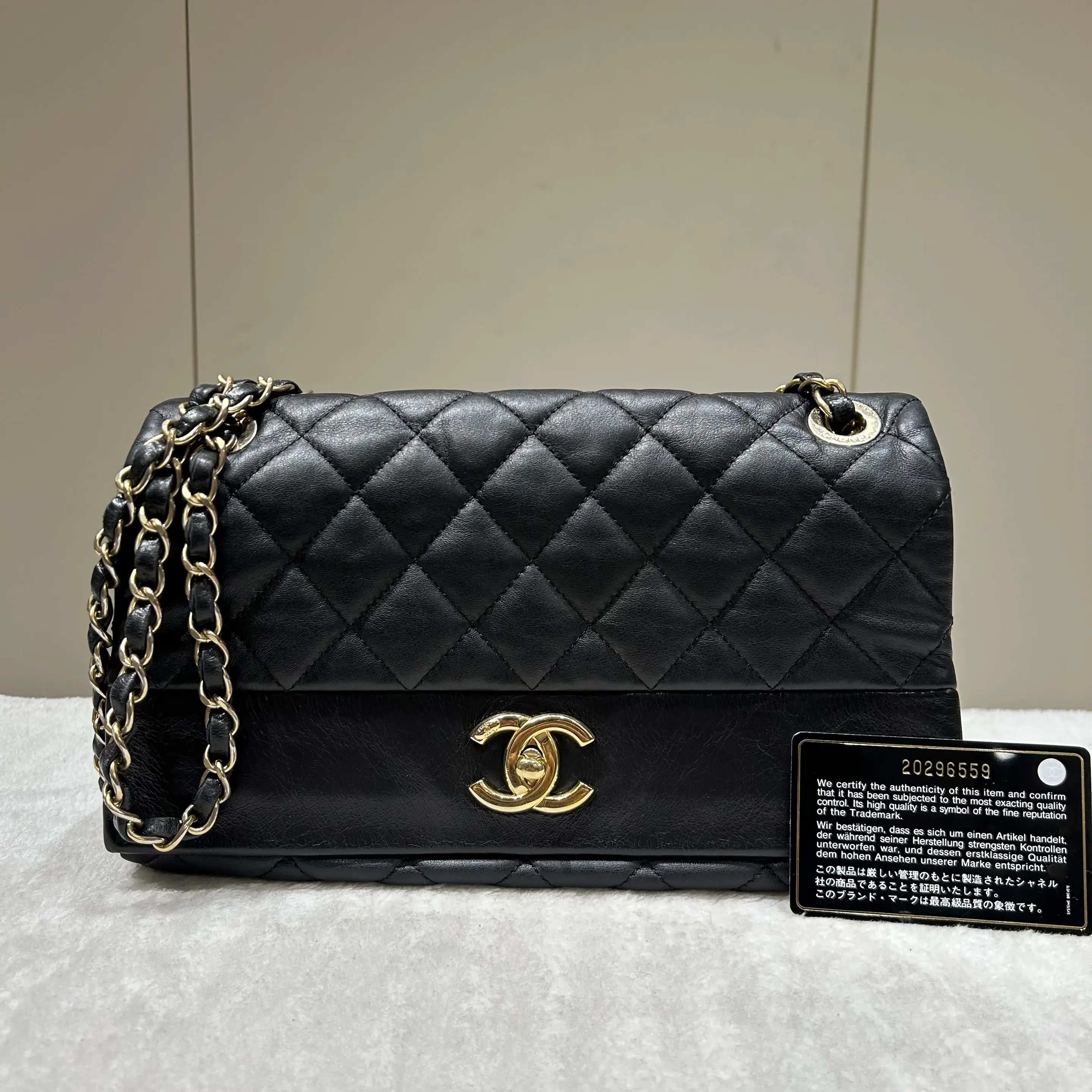 Pre-owned CHANEL Leather Crossbody Bags Soft Elegance Flap Bag Quilted Distressed Calfskin Medium 31875672
