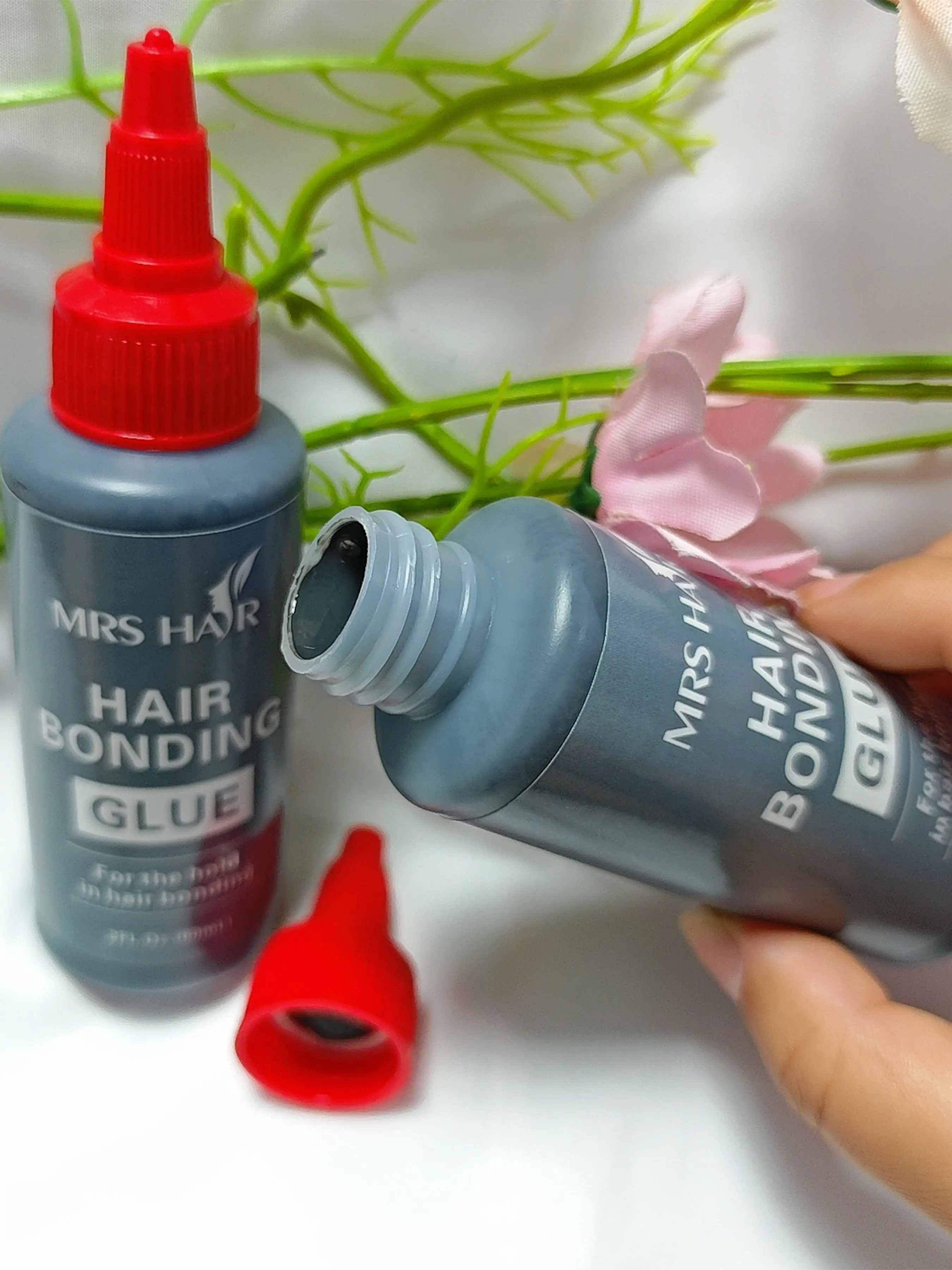 1 Bottle 60ML Hair Extension Glue, Hair Bonding Glue, Hair Lace Glue, Fake Hair Clip-In Gel, Wig Glue Alternative, Strong Hold Adhesive for Natural Look, Easy Application, Long-Lasting