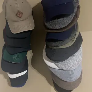 2 Pack Hat Organizer Wall Mounted Baseball Cap Hold up to 20 Hats Black or White Hat Rack for Wall with Strong Adhesive and Wall Drilled for Door Bedroom Closet Easy Access Display Hat Hanger Holder Multilayer Two Mounting Option Hat hook on wall