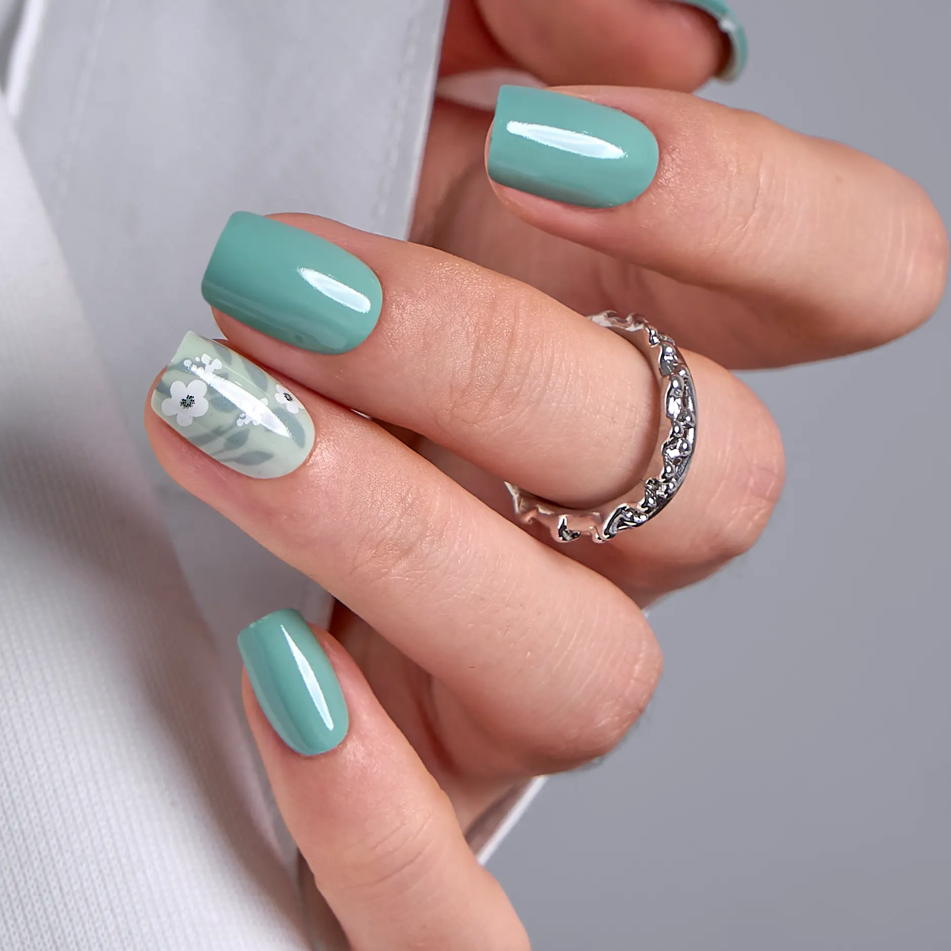 Minty Floral Press On Nails | CurvLife Nail | 24pcs Medium Square Fake Nails | Glossy Finish with Mint Green Hues & Floral Details | Easy to Apply, Comfortable & Long-Lasting | Great for Daily Commutes, Business Meetings, Banquets & Events