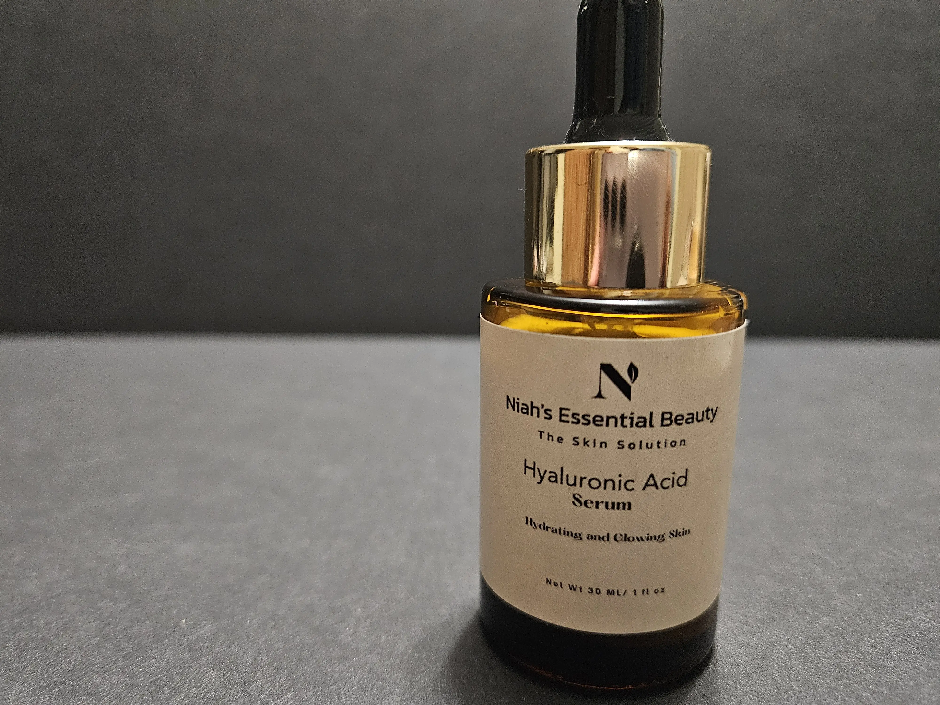 Niah's Essential Beauty Hyaluronic Acid Serum - Hydrating & Glowing Skin with Aloe Vera Juice, Green Tea Extract, Jojoba Oil, Avocado Oil & Vitamin E for Deep Hydration & Glow Restoration