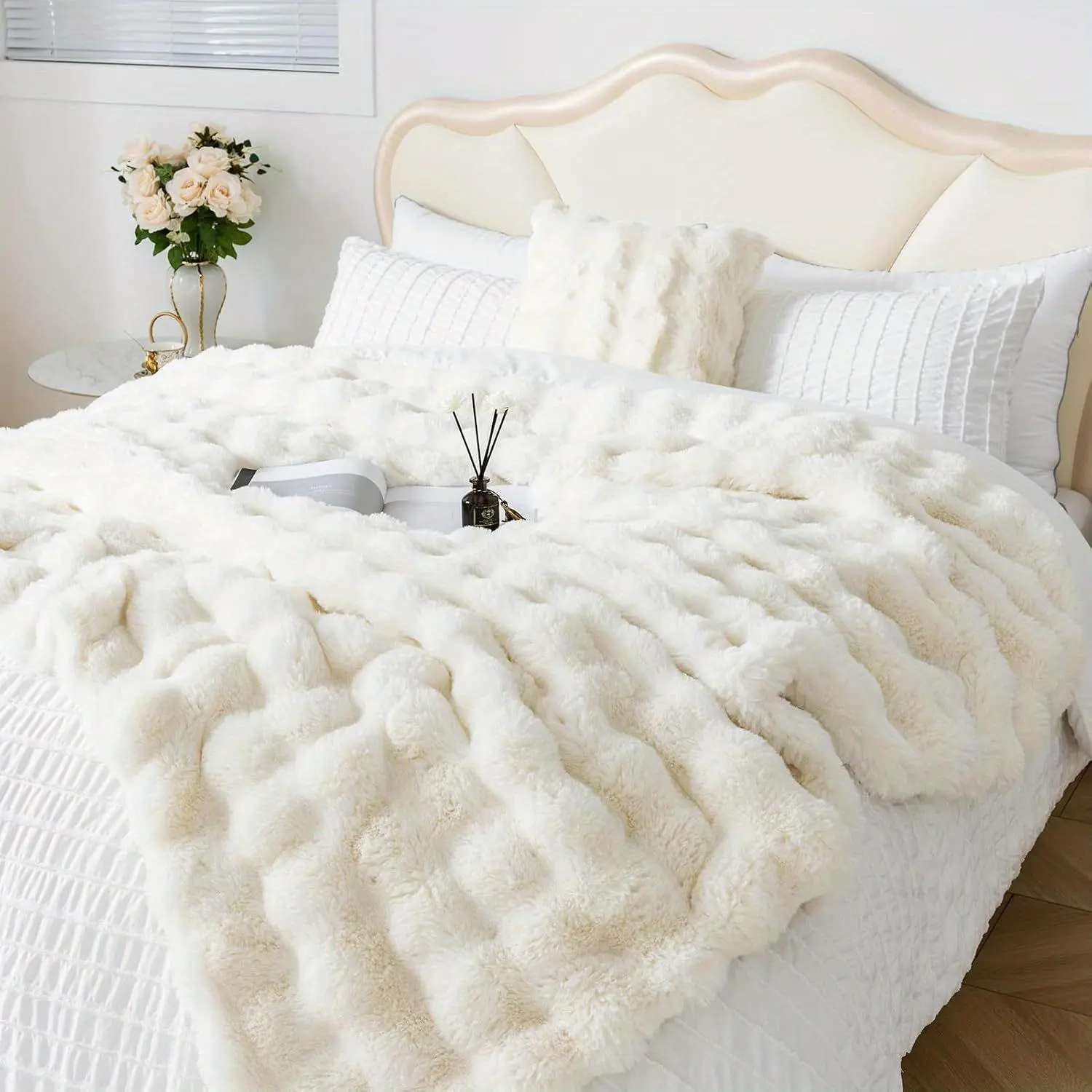 Solid Color Fuzzy Blanket, 1 Count Modern Simple Lightweight Warm Throw Blanket, Soft Comfortable Bedding Blanket for Home Office Travel, Fluffy Blanket