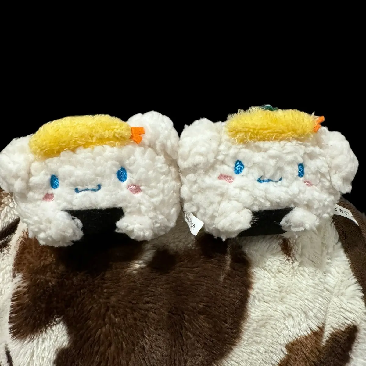 Cinnamonroll sushi keychain